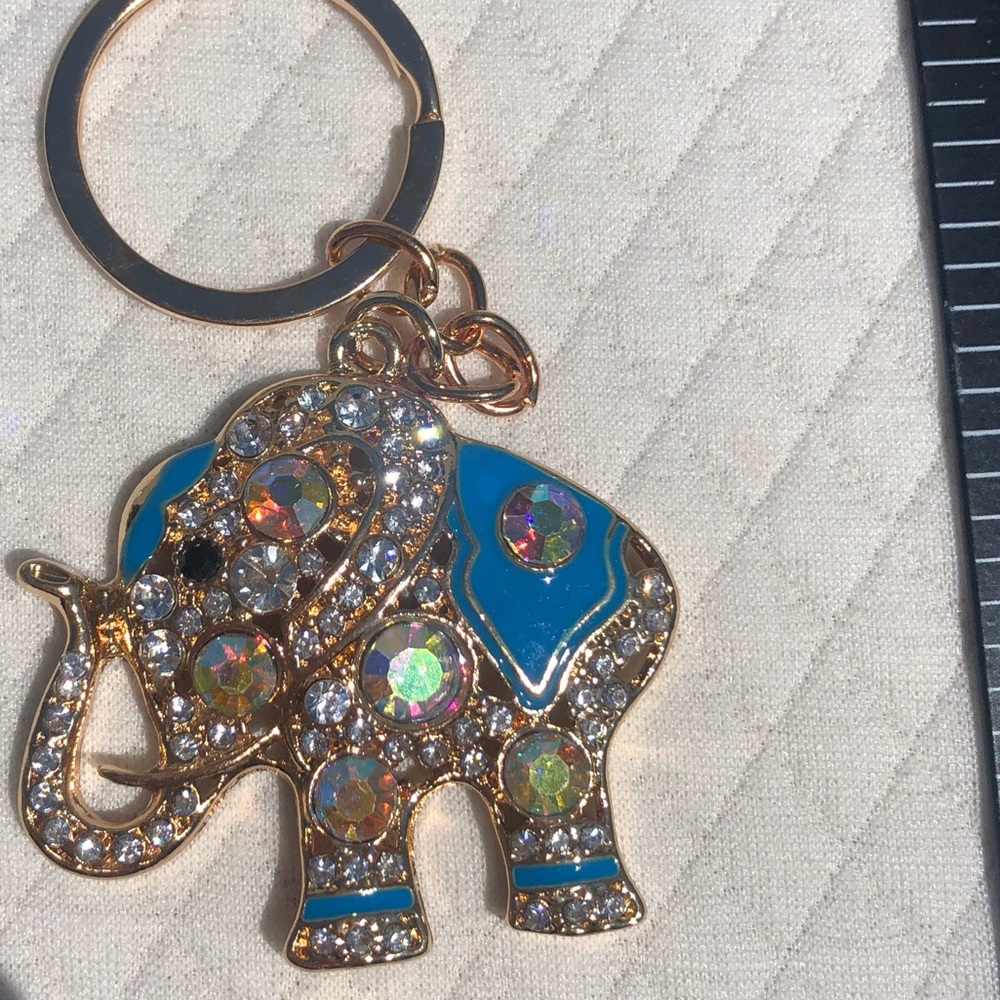 Beautiful lightweight sparkly elephant keychain 💙🐘🤍 - Picture 5 of 7